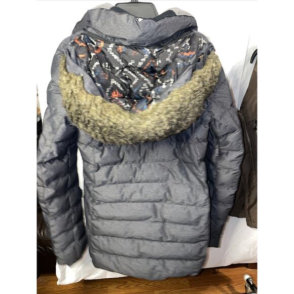 Roxy Women's Insulated Snowboard Jacket (size M) with 10k Dryflight Technology - Picture 6 of 15